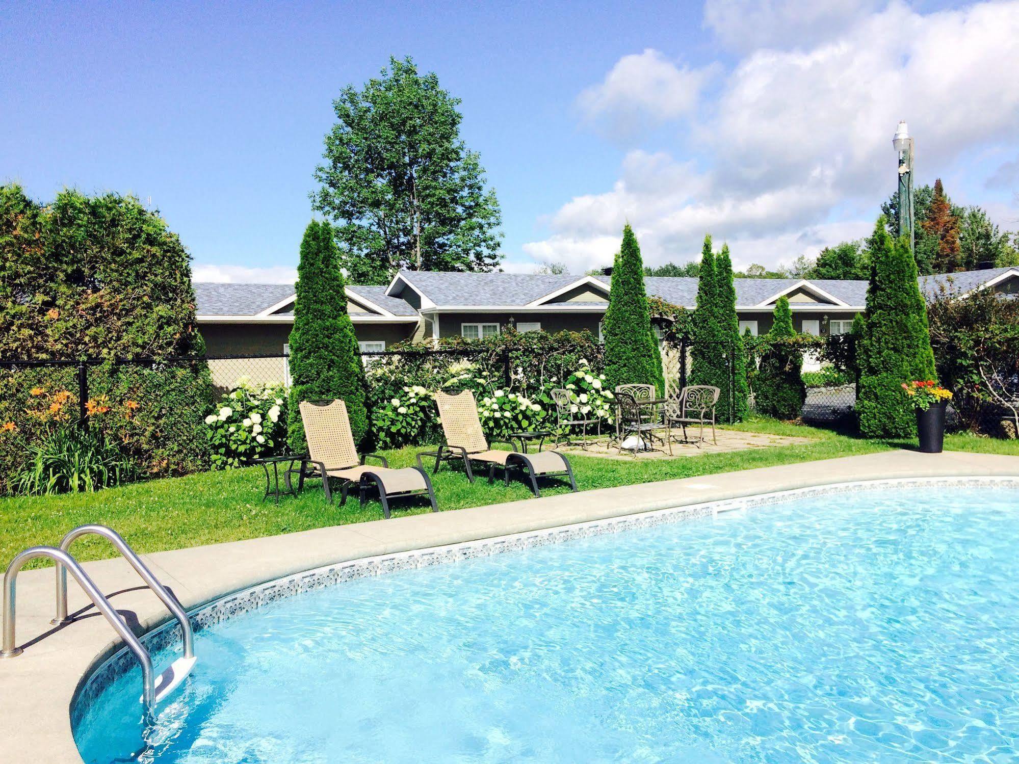 שרברוק Motel Des Cedres מראה חיצוני תמונה