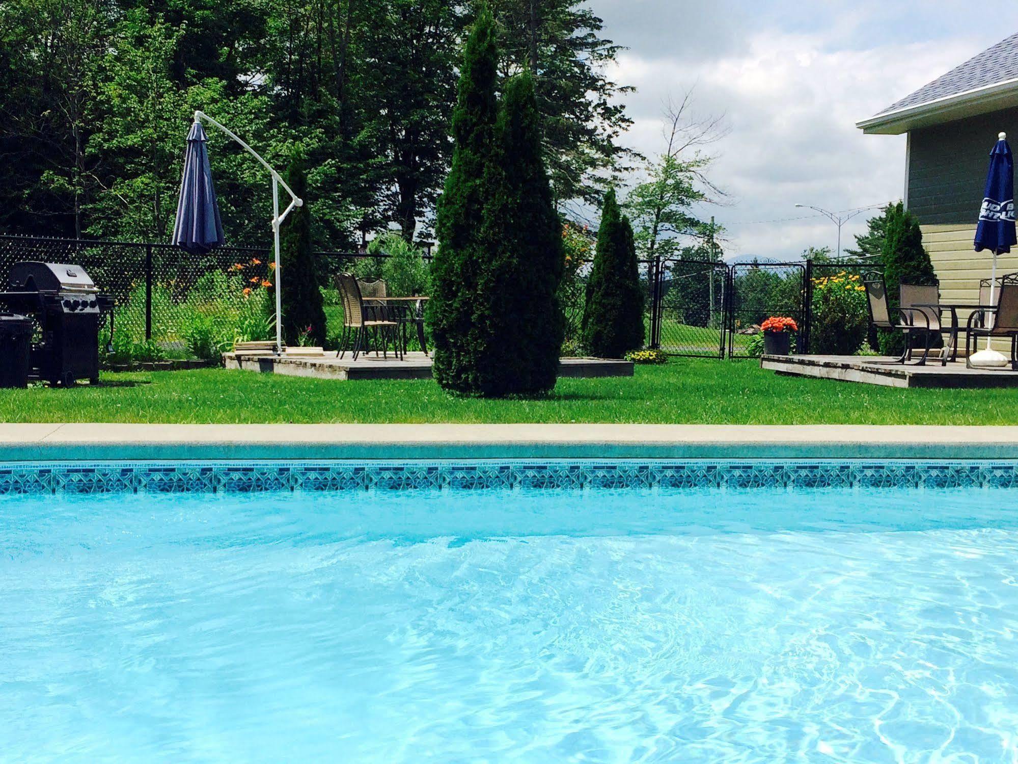 שרברוק Motel Des Cedres מראה חיצוני תמונה