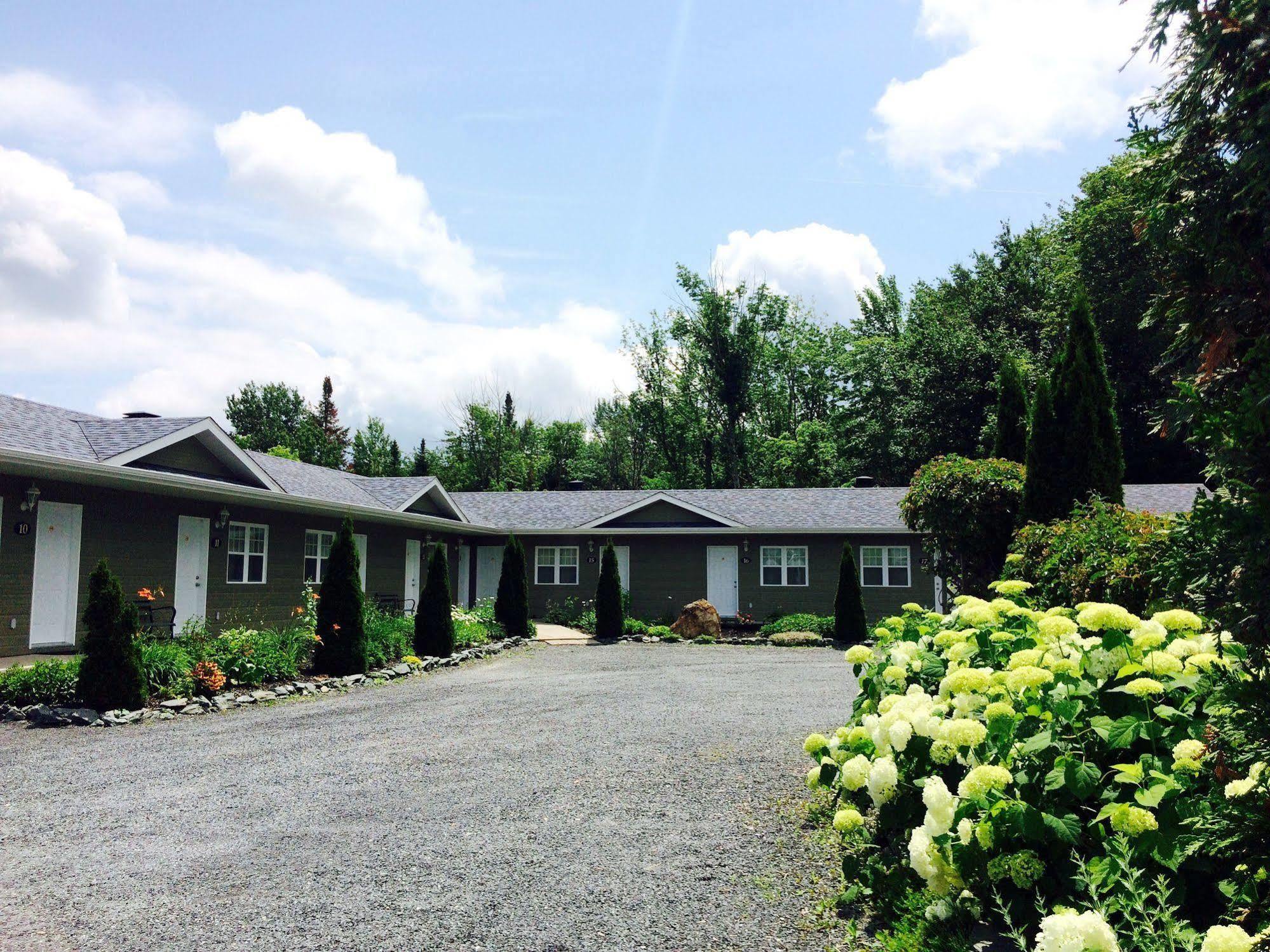 שרברוק Motel Des Cedres מראה חיצוני תמונה